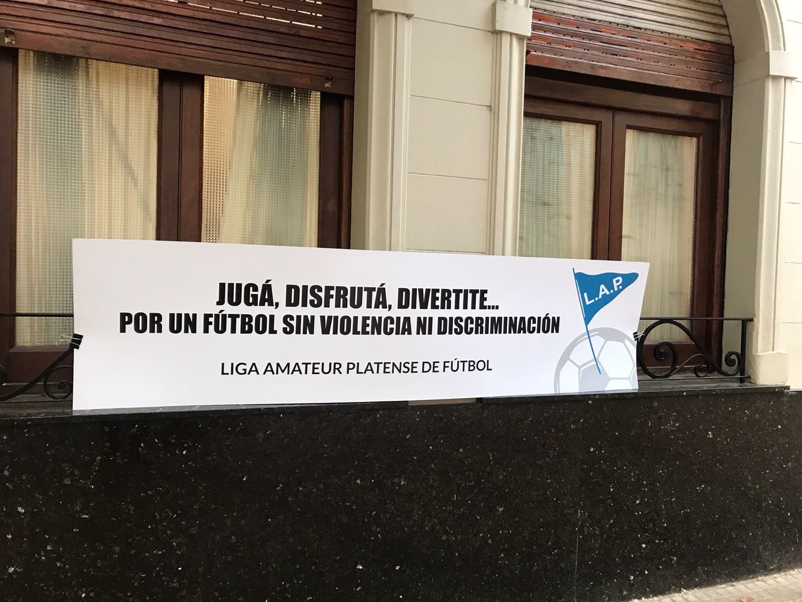 JUGÁ, DISFRUTÁ, DIVERTITE… POR UN FÚTBOL SIN VIOLENCIA NI DISCRIMINACIÓN