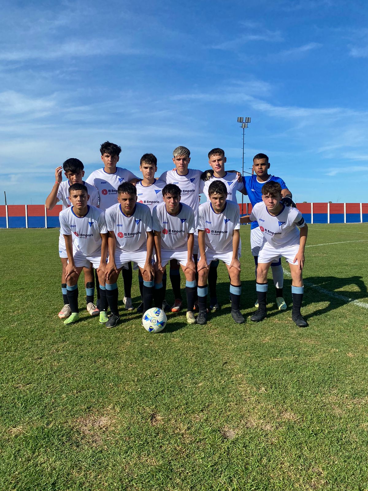 EL SUB 15 SE METIÓ EN SEMIS