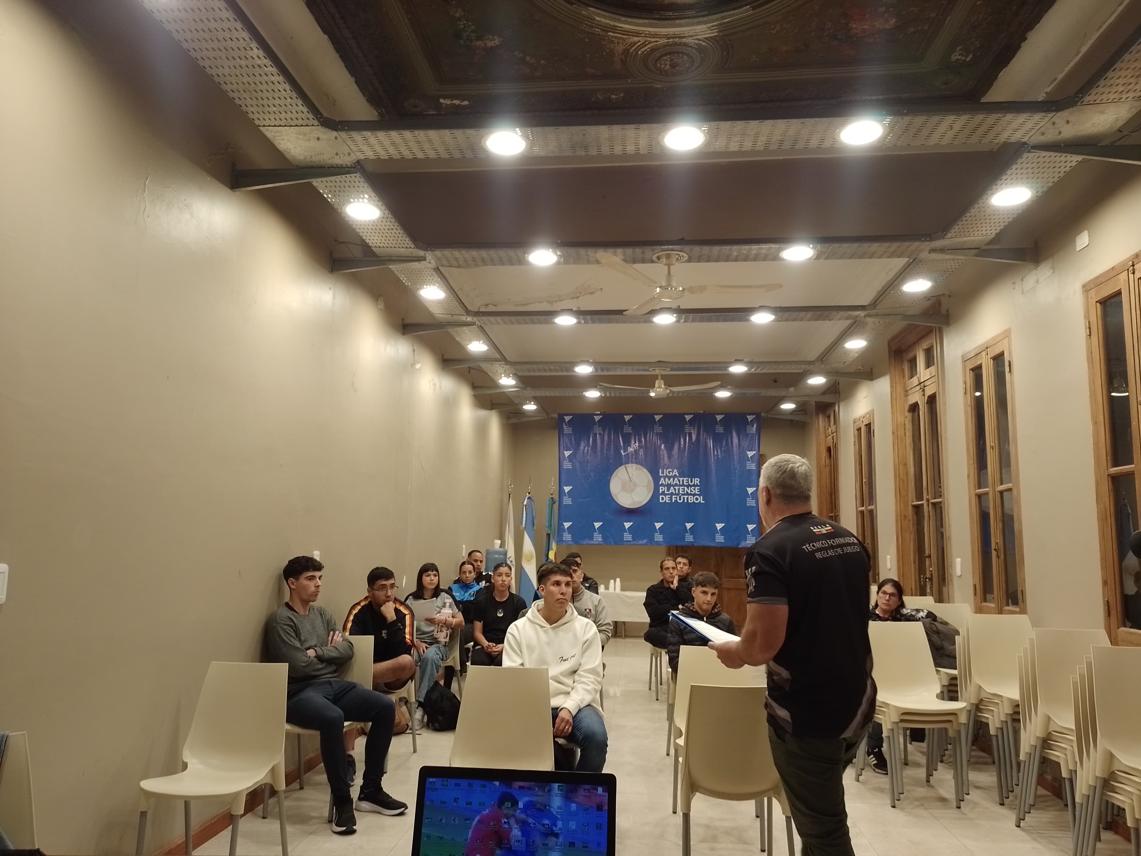 SE LLEVÓ A CABO CONVOCATORIA DE ÁRBITROS DE PRIMERA Y CON PROYECCIÓN